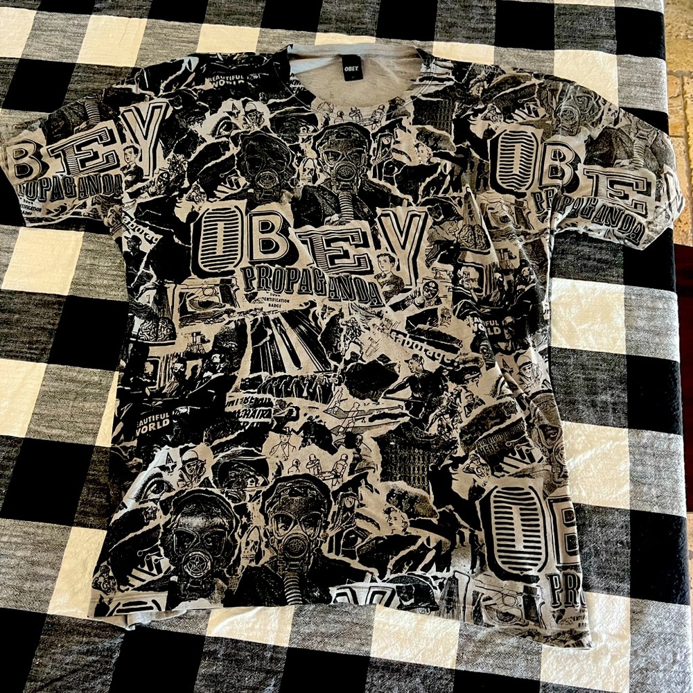 Vintage XL Obey Propaganda t-shirt in excellent condition